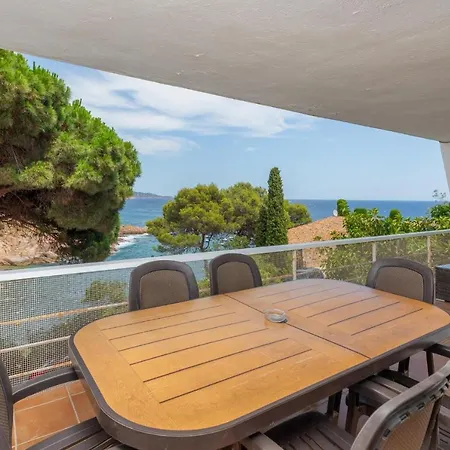 Apartman Lets Holidays With Sea Views In Cala Salions *