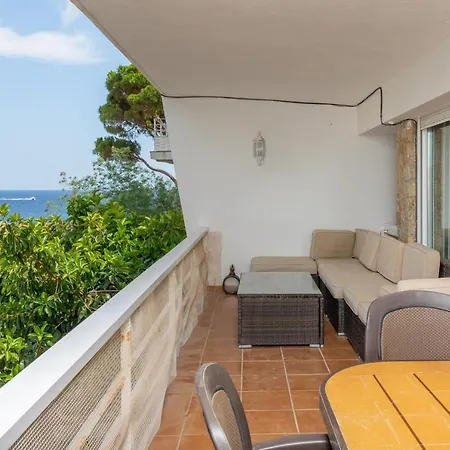 Apartman Lets Holidays With Sea Views In Cala Salions