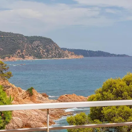 Apartman Lets Holidays With Sea Views In Cala Salions *